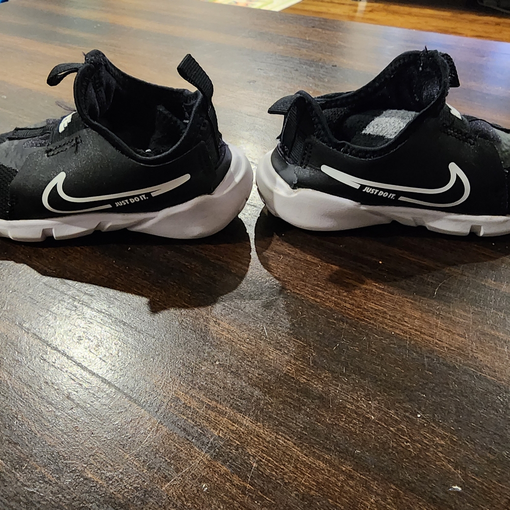 Nike Toddler Black Sneakers Flex Runner - Size 9c - Picture 4 of 6